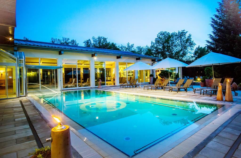 Thermenhotel Quellenhof บาดฟึสซิง ภายนอก รูปภาพ