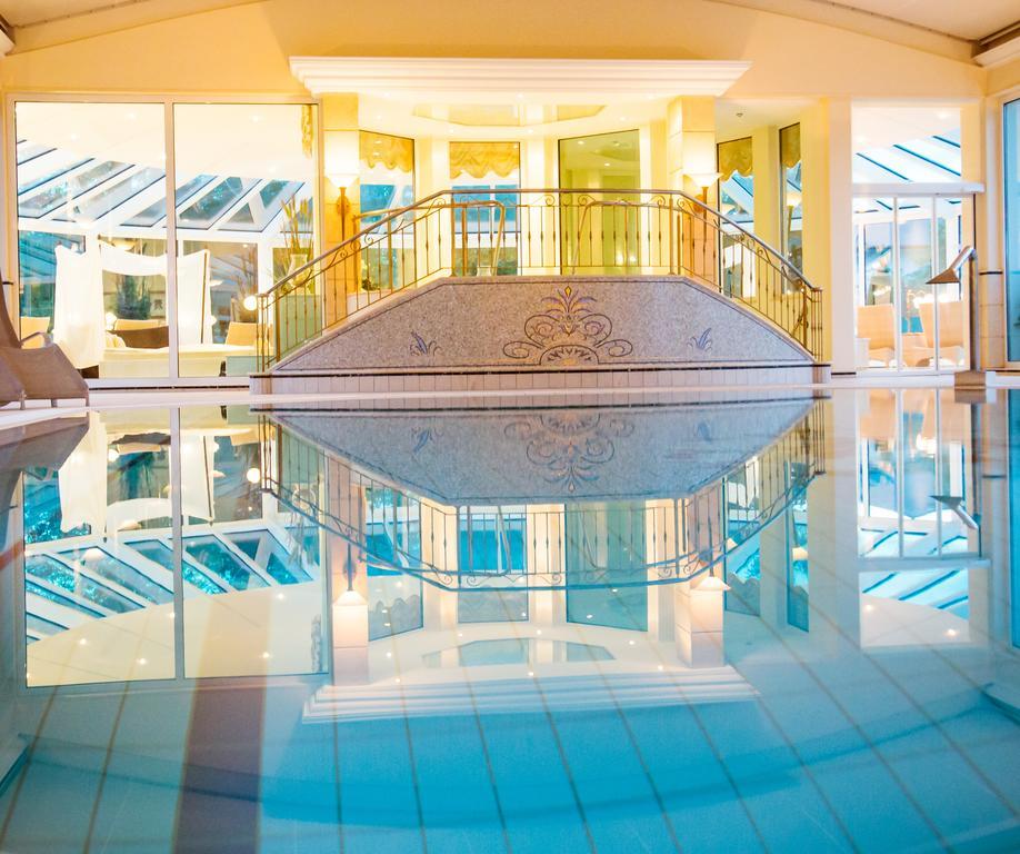 Thermenhotel Quellenhof บาดฟึสซิง ภายนอก รูปภาพ