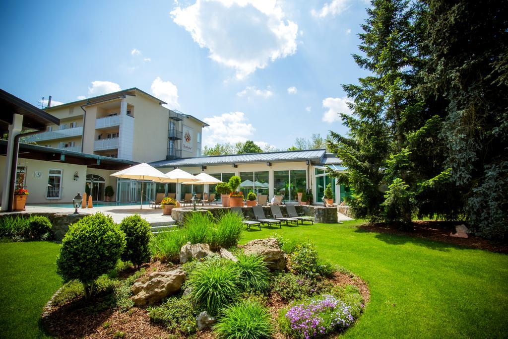 Thermenhotel Quellenhof บาดฟึสซิง ภายนอก รูปภาพ