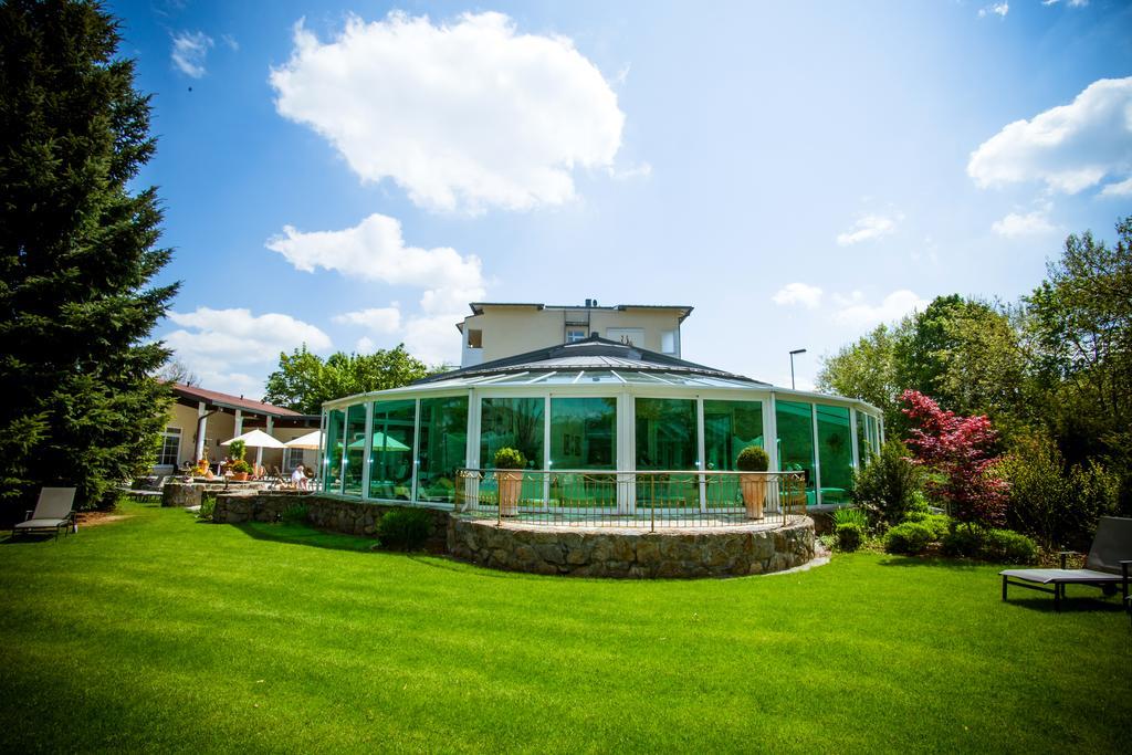 Thermenhotel Quellenhof บาดฟึสซิง ภายนอก รูปภาพ