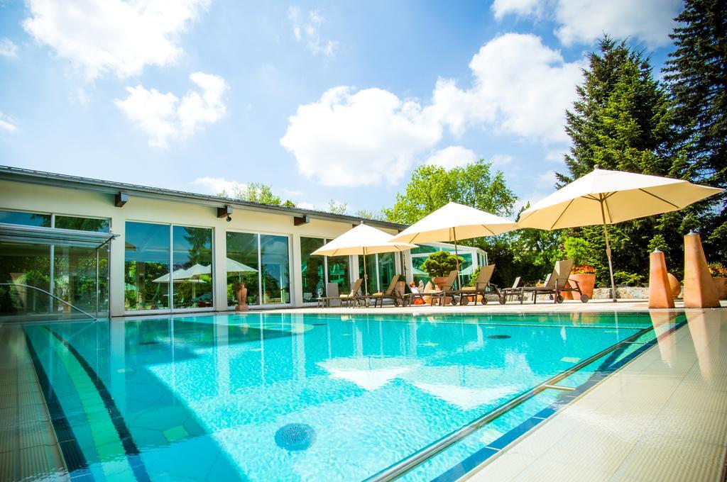 Thermenhotel Quellenhof บาดฟึสซิง ภายนอก รูปภาพ