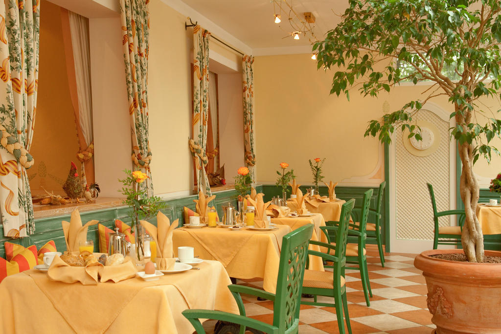 Thermenhotel Quellenhof บาดฟึสซิง ภายนอก รูปภาพ